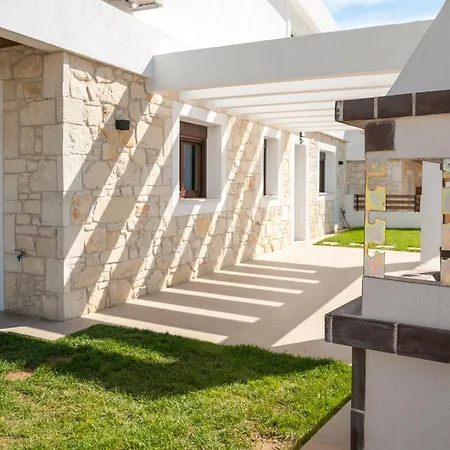 Tomy's 1 Dream 2 Bedrooms With Pool